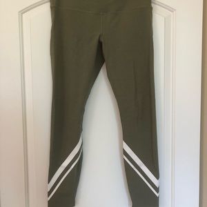 High rise compression melange leggings. Beautiful color mix of green gray